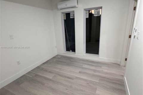 Villa ou maison à louer à Miami, Floride: 2 chambres, 204.29 m2 № 2033087 - photo 5