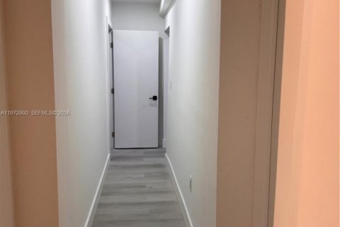 Villa ou maison à louer à Miami, Floride: 2 chambres, 204.29 m2 № 2033087 - photo 17