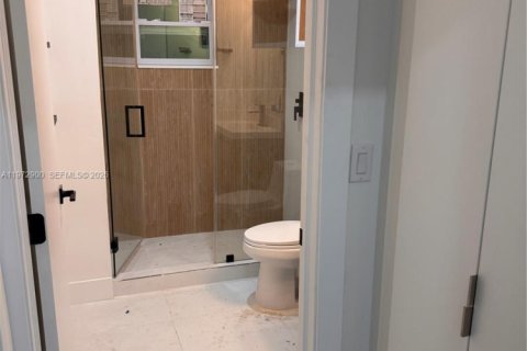 Villa ou maison à louer à Miami, Floride: 2 chambres, 204.29 m2 № 2033087 - photo 16