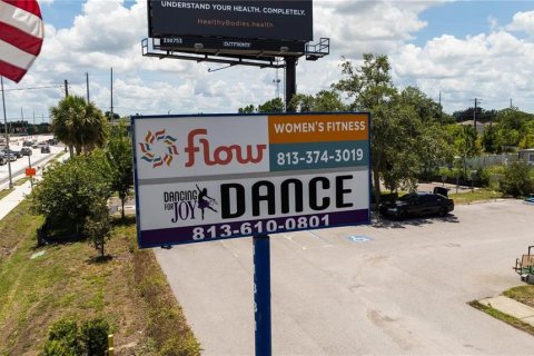 Commercial property in Riverview, Florida 217.02 sq.m. № 2419321 - photo 2