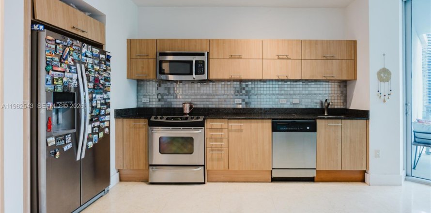 Condo in Miami, Florida, 2 bedrooms  № 2052955