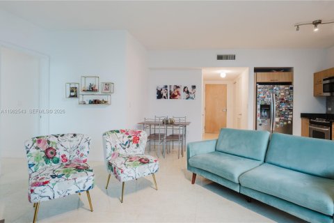 Condo in Miami, Florida, 2 bedrooms  № 2052955 - photo 6