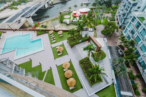 Condo in Miami, Florida, 2 bedrooms  № 2052955 - photo 26