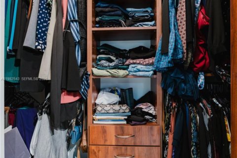 Condo in Miami, Florida, 2 bedrooms  № 2052955 - photo 17