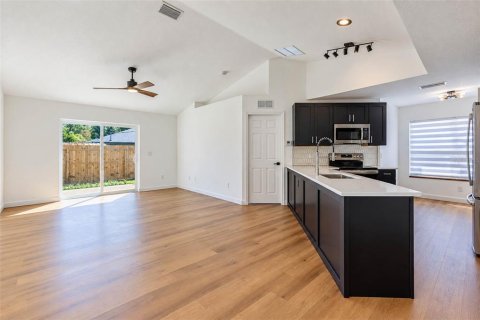 House in Daytona Beach, Florida 3 bedrooms, 116.78 sq.m. № 2396169 - photo 9