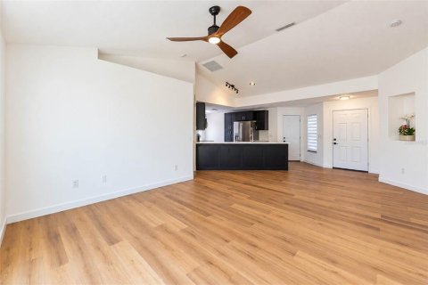 House in Daytona Beach, Florida 3 bedrooms, 116.78 sq.m. № 2396169 - photo 16