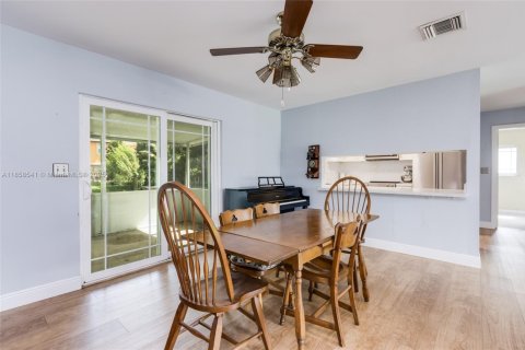 House in Plantation, Florida 3 bedrooms, 136.75 sq.m. № 1886518 - photo 8