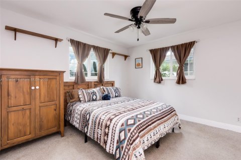 House in Plantation, Florida 3 bedrooms, 136.75 sq.m. № 1886518 - photo 12