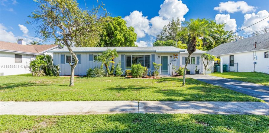 House in Plantation, Florida 3 bedrooms, 136.75 sq.m. № 1886518