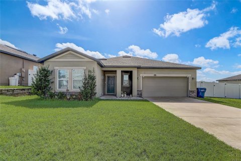 House in Mascotte, Florida 3 bedrooms, 158.96 sq.m. № 1839882 - photo 1