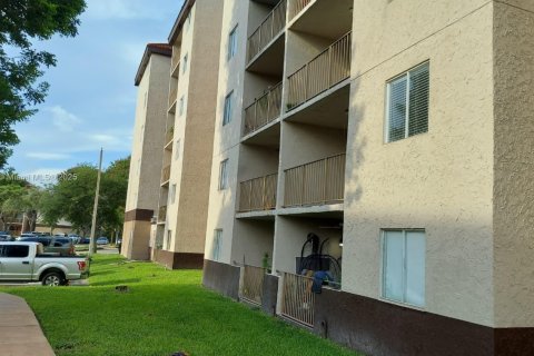 Condominio en alquiler en Miami, Florida, 2 dormitorios, 81.48 m2 № 1852139 - foto 16