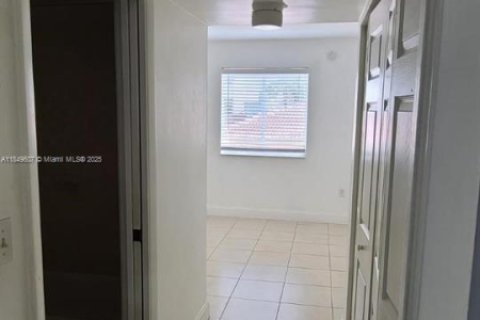 Condominio en alquiler en Miami, Florida, 2 dormitorios, 81.48 m2 № 1852139 - foto 6