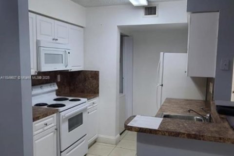 Condominio en alquiler en Miami, Florida, 2 dormitorios, 81.48 m2 № 1852139 - foto 5