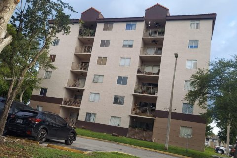 Condominio en alquiler en Miami, Florida, 2 dormitorios, 81.48 m2 № 1852139 - foto 20