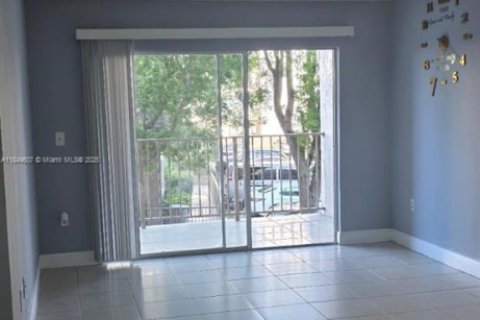Condominio en alquiler en Miami, Florida, 2 dormitorios, 81.48 m2 № 1852139 - foto 3
