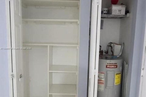 Condominio en alquiler en Miami, Florida, 2 dormitorios, 81.48 m2 № 1852139 - foto 8