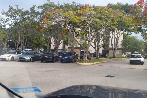 Condominio en alquiler en Miami, Florida, 2 dormitorios, 81.48 m2 № 1852139 - foto 21