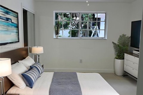 Casa en venta en Hialeah, Florida, 5 dormitorios, 200.58 m2 № 1888131 - foto 14