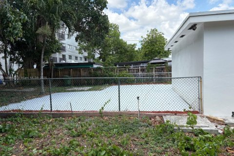 Casa en venta en Hialeah, Florida, 5 dormitorios, 200.58 m2 № 1888131 - foto 23