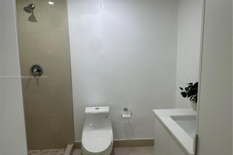 Casa en venta en Hialeah, Florida, 5 dormitorios, 200.58 m2 № 1888131 - foto 18