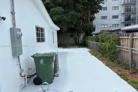 Casa en venta en Hialeah, Florida, 5 dormitorios, 200.58 m2 № 1888131 - foto 26