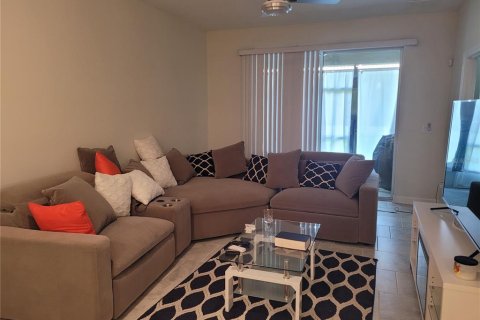 Townhouse in Davenport, Florida 2 bedrooms, 129.51 sq.m. № 1017234 - photo 9