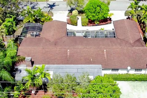 Villa ou maison à vendre à Cutler Bay, Floride: 4 chambres, 215.44 m2 № 1839391 - photo 2