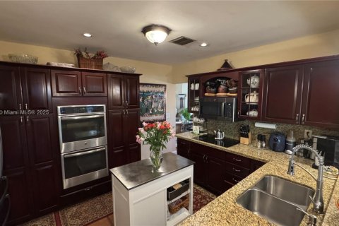 Villa ou maison à vendre à Cutler Bay, Floride: 4 chambres, 215.44 m2 № 1839391 - photo 29