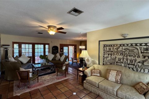 Villa ou maison à vendre à Cutler Bay, Floride: 4 chambres, 215.44 m2 № 1839391 - photo 15