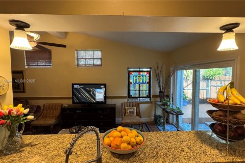 Villa ou maison à vendre à Cutler Bay, Floride: 4 chambres, 215.44 m2 № 1839391 - photo 28