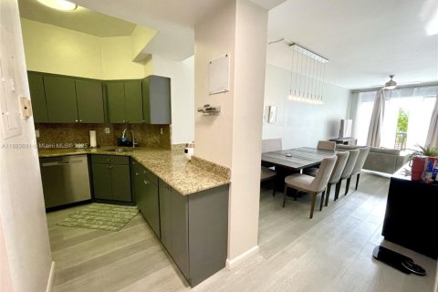 Condo in Surfside, Florida, 2 bedrooms  № 1945166 - photo 5