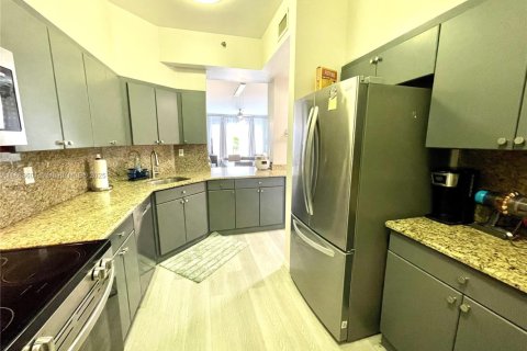 Condo in Surfside, Florida, 2 bedrooms  № 1945166 - photo 6
