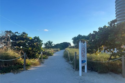 Купить кондоминиум в Серфсайд, Флорида 2 спальни, 109.62м2, № 1945166 - фото 27