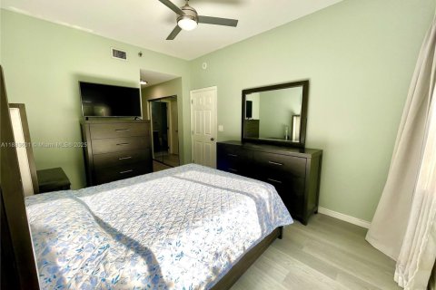Condo in Surfside, Florida, 2 bedrooms  № 1945166 - photo 15