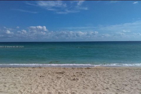 Купить кондоминиум в Серфсайд, Флорида 2 спальни, 109.62м2, № 1945166 - фото 25