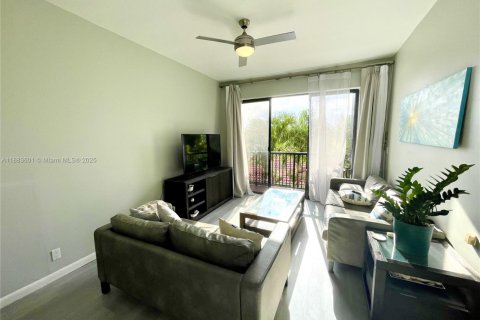 Condo in Surfside, Florida, 2 bedrooms  № 1945166 - photo 10
