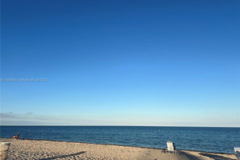 Купить кондоминиум в Серфсайд, Флорида 2 спальни, 109.62м2, № 1945166 - фото 28