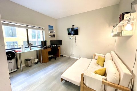 Condo in Surfside, Florida, 2 bedrooms  № 1945166 - photo 4