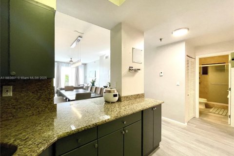 Condo in Surfside, Florida, 2 bedrooms  № 1945166 - photo 9