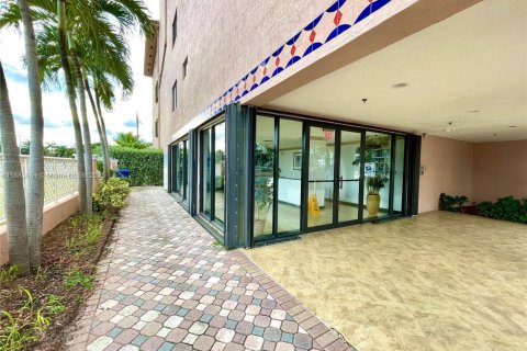 Condo in Surfside, Florida, 2 bedrooms  № 1945166 - photo 20