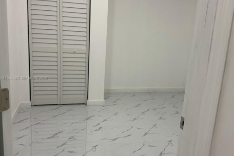 Commercial property in Miami, Florida 2 bedrooms, 74.32 sq.m. № 1998605 - photo 7