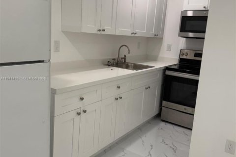 Commercial property in Miami, Florida 2 bedrooms, 74.32 sq.m. № 1998605 - photo 3