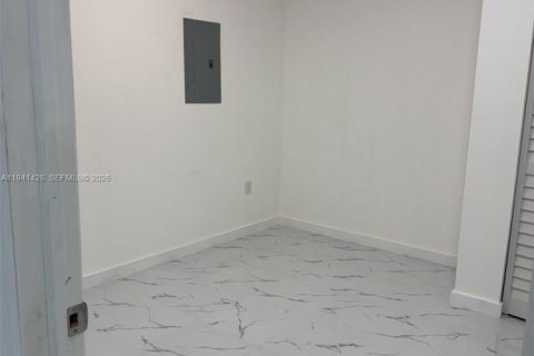 Commercial property in Miami, Florida 2 bedrooms, 74.32 sq.m. № 1998605 - photo 9