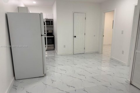 Commercial property in Miami, Florida 2 bedrooms, 74.32 sq.m. № 1998605 - photo 2