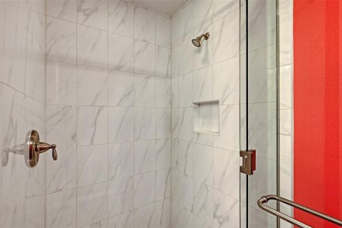 Condo in Bradenton, Florida, 2 bedrooms  № 2400277 - photo 27