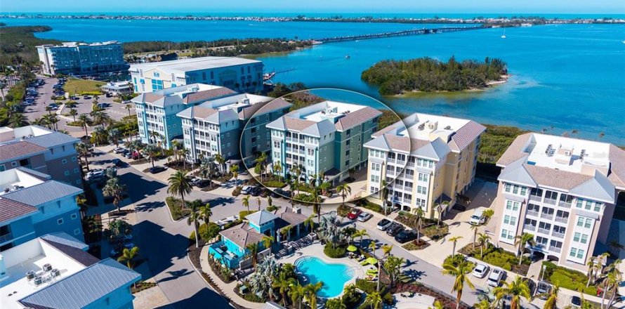 Condo in Bradenton, Florida, 2 bedrooms  № 2400277