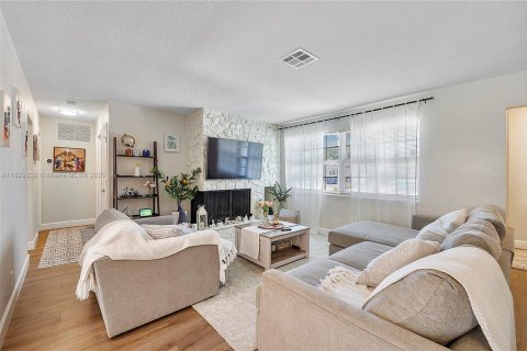 Casa en venta en Lauderdale Lakes, Florida, 3 dormitorios, 144 m2 № 1938527 - foto 5