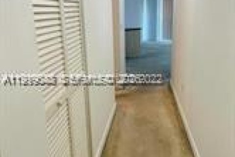 Condominio en alquiler en Miami, Florida, 2 dormitorios, 102.94 m2 № 2060775 - foto 4