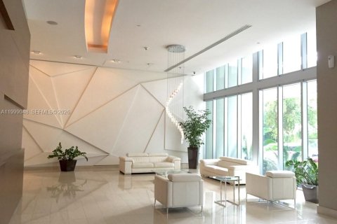 Condominio en alquiler en Miami, Florida, 2 dormitorios, 102.94 m2 № 2060775 - foto 3