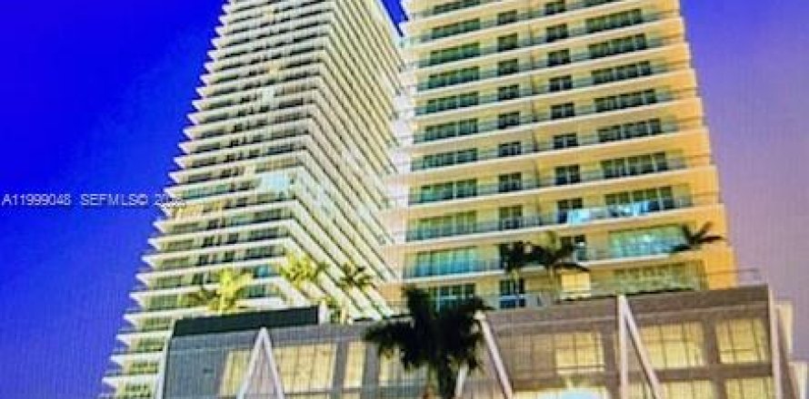Condominio en Miami, Florida, 2 dormitorios  № 2060775